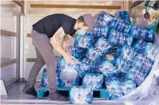  ?? LM OTERO/AP ?? Ben Harper, a volunteer, prepares to hand out water Feb. 23 at an apartment complex in Dallas. The recent storm knocked out power to millions of Texas customers.