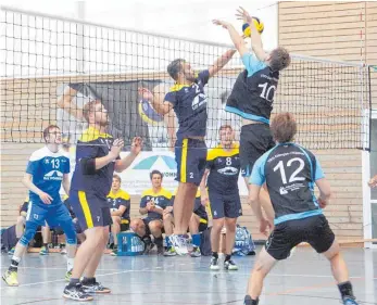  ?? FOTO: ROLAND HABEL ?? Die Volleyball­er der TG Tuttlingen kamen nach einer guten Leistung in der Oberliga Baden gegen die VSG Ettlingen/Rüppurr zu einem 3:0-Heimsieg.