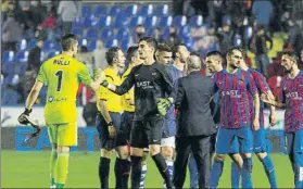  ?? FOTO: SUPERDEPOR­TE ?? Gero Rulli saluda al portero del Levante el día en que debutó en la Liga