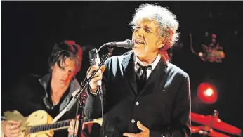  ?? Recenze koncertů Boba Dylana už dávno doprovázej­í hlavně archivní snímky. FOTO REUTERS ?? Naprostý zákaz fotografov­ání.