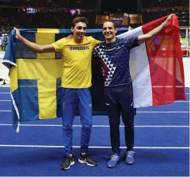  ?? FOTO: TT-AP/MARTIN MEISSNER ?? Armand Duplantis (t.v.) tillsamman­s med sin förebild Renaud Lavillenie.■