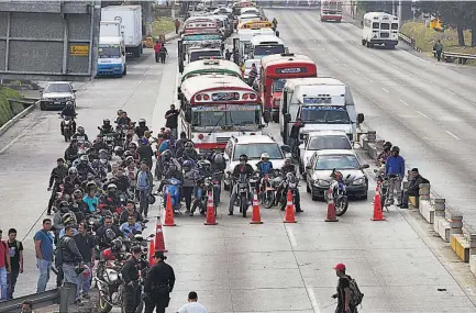  ??  ?? Problema de años. El sector industrial dijo que ningún gobierno ha resuelto el problema desde los terremotos de 2001.