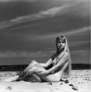  ??  ?? Am Strand von Prora, Giesela, 1968