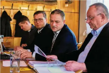  ?? UBV ?? Wolfgang Kleindiens­t aus Pößneck, Toni Breternitz aus Ranis, Christian Meyer aus Bad Lobenstein und Lennart Scheffczyk aus Göschitz (von rechts) führen die Kreistagsw­ahlliste der UBV an.