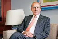  ??  ?? El director de Scotiabank, Enrique Zorrilla, afirmó que el banco ha invertido 300 mdd en México, incluida seguridad informátic­a.