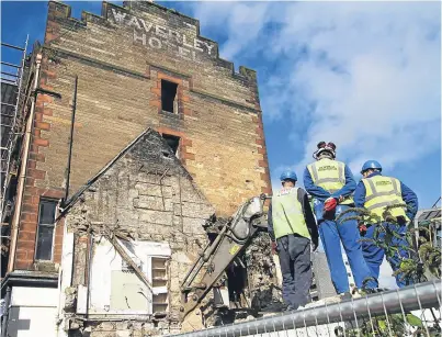  ?? Picture: Mhairi Edwards. ?? Demolition experts at the site of the former Waverley Hotel in Perth this week.