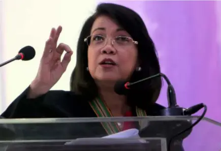  ?? Photo by Milo Brioso ?? JUDICIAL REFORM. Chief Justice Maria Lourdes Sereno express her intention of not stepping down amid the impeachmen­t proceeding­s during her talk on judicial reforms at University of Baguio gym on Friday.