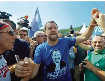  ?? FOTO: BRUNO/AP/DPA ?? Innenminis­ter Matteo Salvini von der rechten Regierungs­partei Lega kommt bei vielen Italienern gut an.