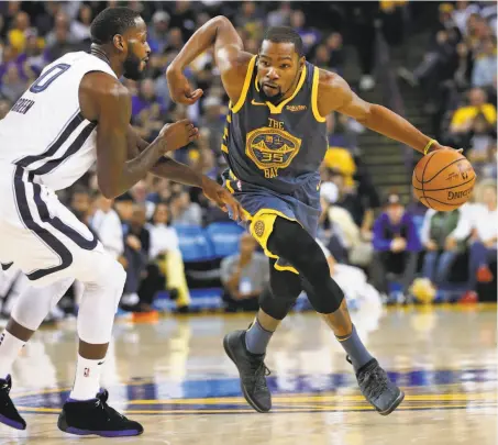  ?? Photos by Scott Strazzante / The Chronicle ?? The Warriors’ Kevin Durant, driving against the Grizzlies’ JaMychal Green in the 2nd quarter, had a game-high 23 points.