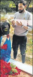  ?? ANI ?? India pacer Mohammed Siraj paid tribute to his late father at a graveyard in Hyderabad on Thursday.