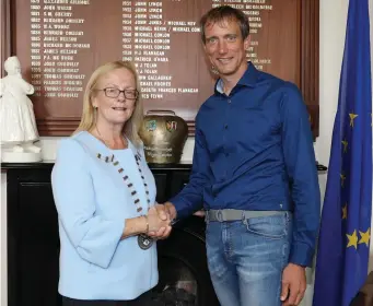  ??  ?? Mayor of Sligo Municipal District, Cllr. Rosaleen O’Grady welcoming Thomas Barmetter to Sligo City Hall.