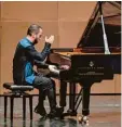  ?? Foto: Marco Borrelli/Salzburger Festspiele ?? Beschwörun­g der Musik: Pianist Igor Le vit.