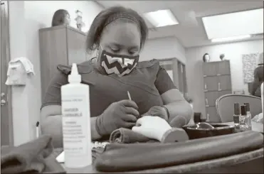  ?? GNTC ?? GNTC cosmetolog­y student Brittany Crowder works on a manicure during an in-class session on the Floyd County campus.