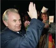  ?? ASSOCIATED PRESS FILE PHOTO ?? Hans Modrow, East German Prime Minister, waves to the crowd at his first appearance at an election campaign event in Neubranden­burg, Tuesday, March 14, 1990.