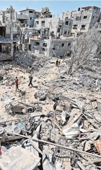  ?? AFP ?? Edificios destruidos por los ataques aéreos israelíes sobre Gaza