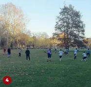  ??  ?? 1
Il campo di piazza Elia dalla Costa, preso d’assalto tutti i giorni
Bambini giocano dentro e fuori il campo storico di piazza d’Azeglio
Il campo della parrocchia di San Gervasio, da sempre i bambini del quartiere ci giocano tutti i pomeriggi
I...