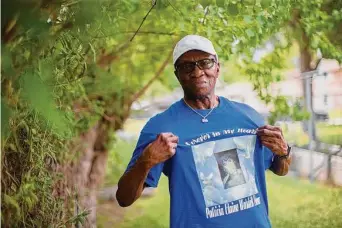  ?? Marie D. De Jesús/Staff photograph­er ?? Patricia Thomas-Wardell’s brother, Raymond Thomas, wears a T-shirt with a photo of his sister. The youngest of 10 siblings, Patricia had married the year before she disappeare­d.