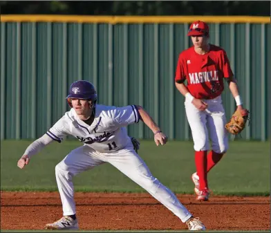  ?? Terrance Armstard/News-Times ?? Big jump: El Dorado's Reed Stone takes a big lead off second base against Magnolia. The Wildcats are off to a 7-0 start this season under first-year coach and El Dorado alum Cannon Lester.