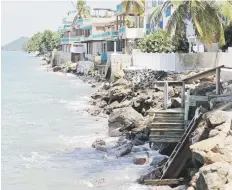  ?? Archivo ?? Rincón, en la costa oeste, es uno de los municipios más afectados por la erosión, con estructura­s que ya han colapsado.