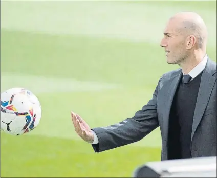  ?? FOTO: SIRVENT ?? Zidane tiene por delante un momento decisivo de la temporada. En 10 días se juega el futuro del Madrid en Champions y LaLiga