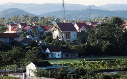  ?? — Reuters ?? Living large: Newly built houses in the Do Thanh commune in Nghe An province.