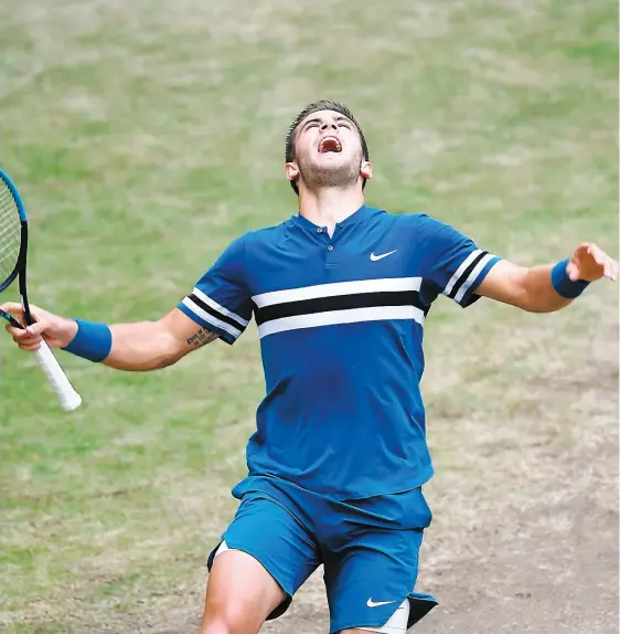  ?? PHOTO AFP ?? Le Croate Borna Coric ne pouvait contenir sa joie après avoir défait Roger Federer en finale du tournoi de Halle.