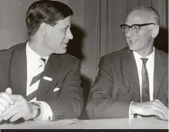  ??  ?? Genossen: Nevermann 1963 zusammen mit Helmut Schmidt