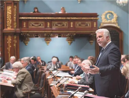  ?? JACQUES BOISSINOT LA PRESSE CANADIENNE ?? Le premier ministre Philippe Couillard a dû répondre aux questions de l’opposition après les nouvelles révélation­s de l’équipe d’enquête des quotidiens de Québecor sur ses liens avec Marc-Yvan Côté.