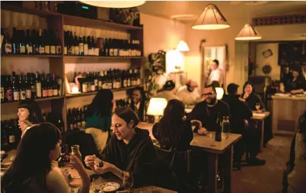  ?? KARSTEN MORAN/THE NEW YORK TIMES ?? Gem Wine on Manhattan’s Lower East Side is an archetypal neighborho­od wine bar, perfect for a glass and a snack.