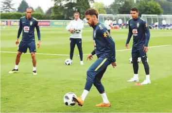  ?? Reuters ?? Brazil’s Neymar, Thiago Silva and Miranda at a training camp at Tottenham Hotspur’s ground in London. The team will stay in London until June 8 before flying to Austria for a friendly.