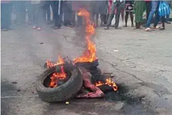  ??  ?? A suspected thief burnt to death, at Atimbo by Edim Otop Junction, in Calabar Municipal Council, Cross Rivers State ... last Monday