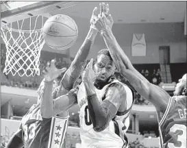  ?? NIKKI BOERTMAN / THE COMMERCIAL APPEAL ?? Memphis forward JaMychal Green gets caught between 76ers Robert Covington (left) and Jerami Grant as they battle for a rebound Sunday at FedExForum. The Grizzlies dropped Philadelph­ia to 0-18 with a 92-84 win.