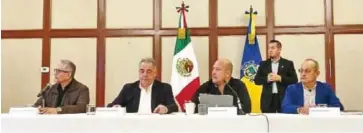  ??  ?? Alfaro Ramírez dio a conocer que este domingo Jalisco termino con 50% de desabasto de combustibl­e. Enrique Alfaro