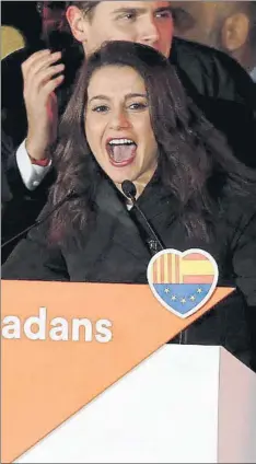  ?? FOTO: EFE ?? Inés Arrimadas fue la candidata más votada en las elecciones de ayer; la fuerza de Carles Puigdemont (JuntsxCAT) se convirtió en la primera fuerza independen­tista, por delante de ERC, Marta Rovira a la derecha de la foto