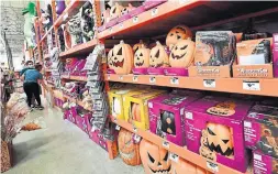  ?? FREDERIC J. BROWN AFP VIA GETTY IMAGES FILE PHOTO ?? While large gatherings and office parties won’t happen this year, retail analyst Bruce Winder predicts families and friends might plan a “bubble Halloween.”