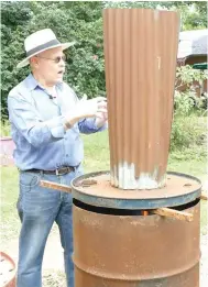  ?? RIGHT AND FAR RIGHT PHOTOS BY DAVE KENDALL ?? Michael Shafer stands over a trough of newlyprodu­ced biochar in Phrao district of Chiang Mai.