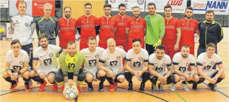  ?? FOTO: SPITZL/GRCIC ?? Der SV Sulgen (weiß) gewann durch einen 2:1-Finalsieg gegen Fatihspor Spaichinge­n (rot) das Gosheimer Turnier um den SVG-Cup.