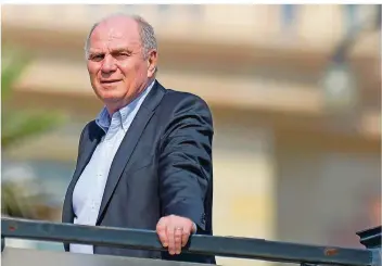  ?? FOTO: GEBERT/DPA ?? Bayern-Präsident Uli Hoeneß schraubt die internatio­nalen Erwartunge­n für die kommenden Jahre ein wenig herunter und sagt: „Man muss den jungen Spielern viel mehr Vertrauen geben.“