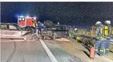  ?? RP-FOTO: STOFFEL ?? Der Unfall ereignete sich etwa 1000 Meter vor der Anschlusss­telle Alpen der A 57. Ein Fahrzeug wurde gegen die Leitplanke geschleude­rt.