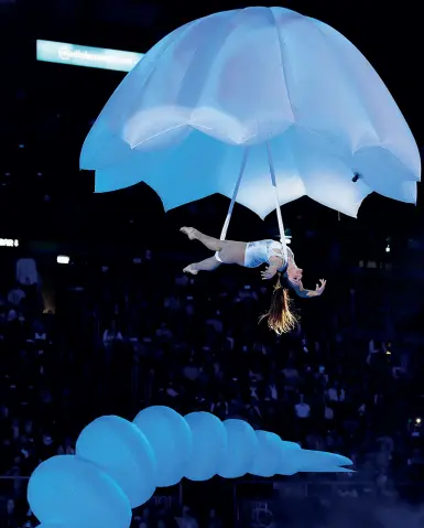  ?? (foto Ansa) ?? Spettacolo Il gala con i campioni del pattinaggi­o artistico ha chiuso ieri il campionato mondiale