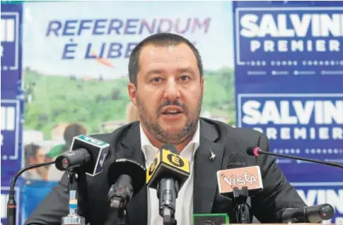  ?? EFE ?? El líder de la Liga Norte, Matteo Salvini, en una rueda de prensa en Milán