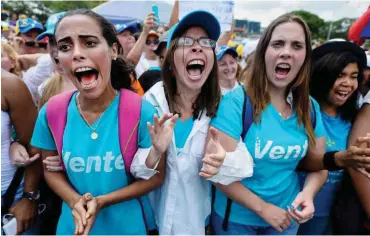  ?? Foto: AFP/Federico Parra ?? Bei einem Marsch durch Caracas demonstrie­ren opposition­elle Frauen gegen die Maduro-Regierung.