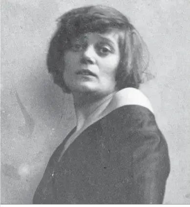  ??  ?? Emmy Hennings (1885-1948) en el año de publicació­n de su primer poemario, ‘La última alegría’ (1913).