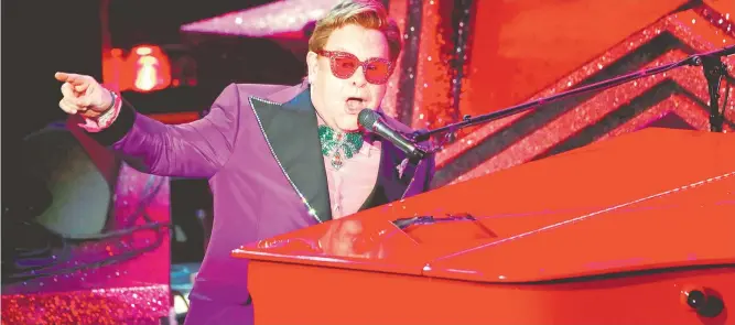  ?? /FOTOS: REUTERS ?? Elton John durante una presentaci­ón en la ceremonia 92 de la entrega de premios Oscar, en febrero de 2020