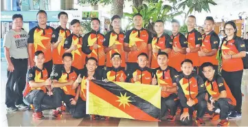  ??  ?? The Sarawak men’s hockey team at the Kuching Internatio­nal Airport before their departure for Perak. From left (back row) HAS secretary Kangot Awan, coach Dangerous Lee Matthew, assistant captain Clement Tsai and captain M. Izzat Afifi. Team manager Beatrice Sawin is on the right (back row).
