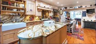  ??  ?? No Beggars Banquet: Kitchen with Aga and marble surfaces in Holland Park mansion