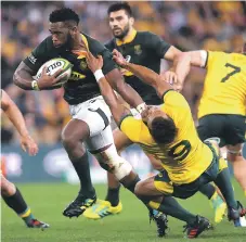  ??  ?? South Africa’s Siya Kolisi goes on the attack against Australia on Saturday during his side’s 23-18 defeat in Brisbane
