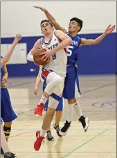  ?? STEVEN MAH/SOUTHWEST BOOSTER ?? Guard Ethan Murdoch (left) helped lead the Swift Current Comp. Junior Colts to their first SWAC title since 1985.