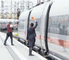  ?? FOTO: RALPH PETERS/IMAGO ?? Abfahrt: Ab dem heutigen Montag rollen die Züge endlich wieder. Bahn und Lokführer wollen verhandeln.