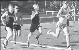  ?? COURTESY PHOTO ?? Jeremy Kain, center, of Scotts Valley, takes part in a race in Los Gatos on July 13, in which he set a new, unofficial record for the one-mile run for 12-year-old boys.